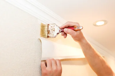 Pose de papier peint à Lançon — revêtements muraux et toiles de verre